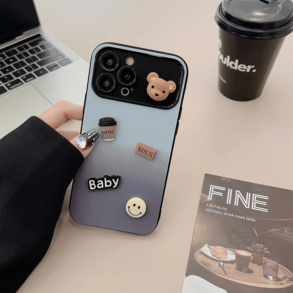 Hochwertige 3D-Bär-Kaffee-Spielzeug-Farbverlauf-Design iPhone-Hülle | MagSafe Case mit Kameralinsenschutzabdeckung für Apple iPhone 15/14/13/12 Pro Max Plus Cover | Panzertasche, Stoßstangenabdeckung Handyhülle | Premium-Silikon-Schutzhülle - Phone Heaven Zone