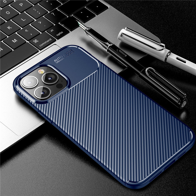 Luxus Ultra-Dünne Carbon-Design Weiche Silikon iPhone-Hülle | MagSafe Case mit Kameraschutzabdeckung für Apple iPhone 15/14/13/12 Pro Max Plus Cover | Panzertasche, stoßfeste Handyhülle, Business Limitierte Auflage Schutzhülle - Phone Heaven Zone